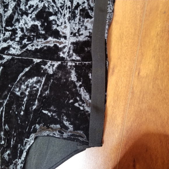 Hot as Hell One Tie Shoulder Velvet Bodysuit NWT - Picture 5 of 8